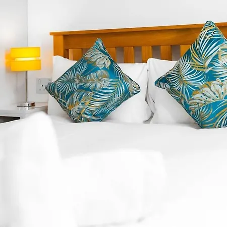 2 Bed W/parking - Centre ✘ Private Rooftop Terrace → Close To Brindley Place, Broad St, Utilita Arena Birmingham, Legoland, Sea Life Centre Birmingham, Symphony Hall