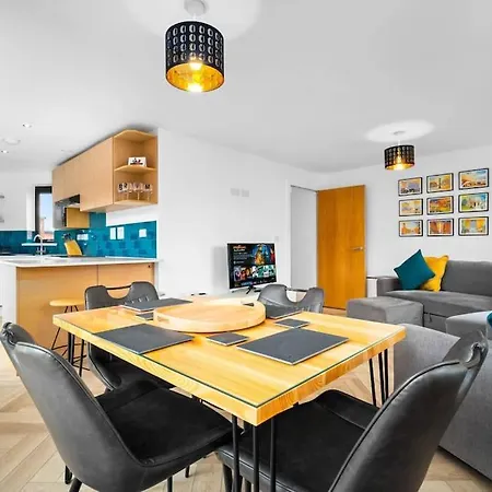 Apartamento 2 Bed W/parking - Centre ✘ Private Rooftop Terrace → Close To Brindley Place, Broad St, Utilita Arena Birmingham, Legoland, Sea Life Centre Birmingham, Symphony Hall Birmingam