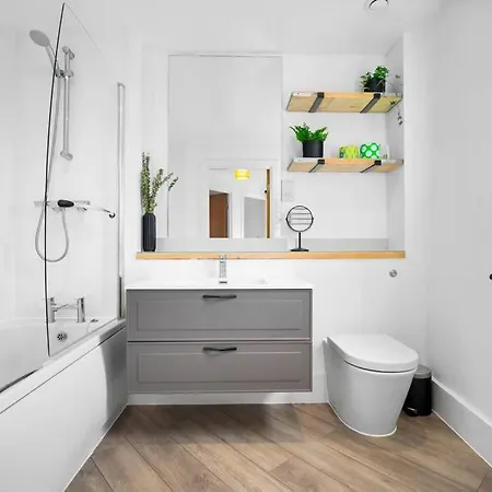Apartamento 2 Bed W/parking - Centre ✘ Private Rooftop Terrace → Close To Brindley Place, Broad St, Utilita Arena Birmingham, Legoland, Sea Life Centre Birmingham, Symphony Hall