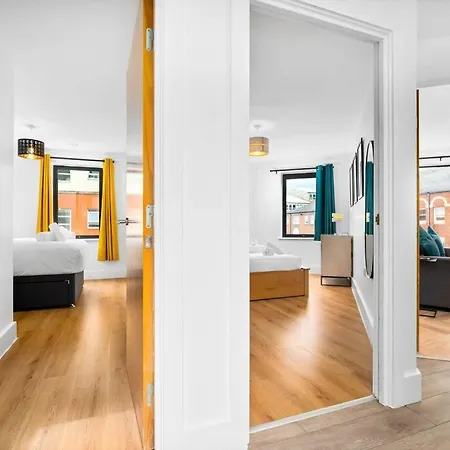 2 Bed W/parking - Centre ✘ Private Rooftop Terrace → Close To Brindley Place, Broad St, Utilita Arena Birmingham, Legoland, Sea Life Centre Birmingham, Symphony Hall *