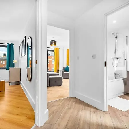 Apartamento 2 Bed W/parking - Centre ✘ Private Rooftop Terrace → Close To Brindley Place, Broad St, Utilita Arena Birmingham, Legoland, Sea Life Centre Birmingham, Symphony Hall