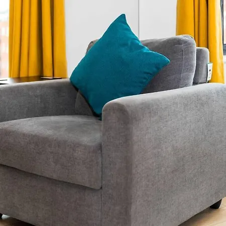 2 Bed W/parking - Centre ✘ Private Rooftop Terrace → Close To Brindley Place, Broad St, Utilita Arena Birmingham, Legoland, Sea Life Centre Birmingham, Symphony Hall Birmingam