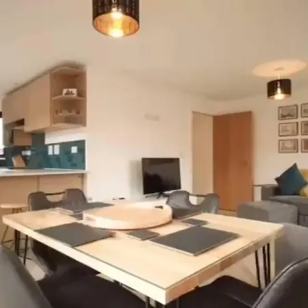 2 Bed W/parking - Centre ✘ Private Rooftop Terrace → Close To Brindley Place, Broad St, Utilita Arena Birmingham, Legoland, Sea Life Centre Birmingham, Symphony Hall Birmingam
