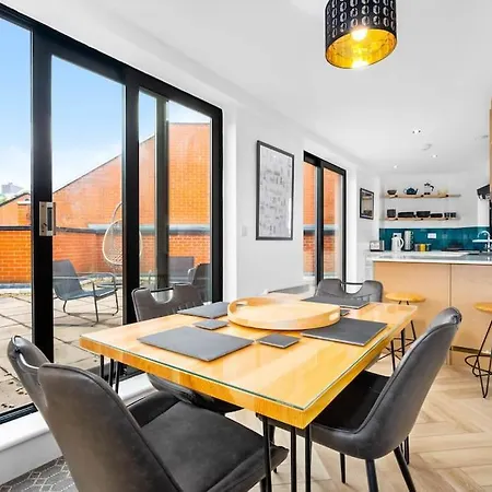 2 Bed W/parking - Centre ✘ Private Rooftop Terrace → Close To Brindley Place, Broad St, Utilita Arena Birmingham, Legoland, Sea Life Centre Birmingham, Symphony Hall Apartamento *