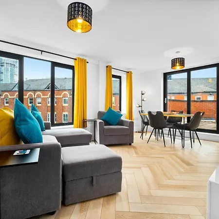 2 Bed W/parking - Centre ✘ Private Rooftop Terrace → Close To Brindley Place, Broad St, Utilita Arena Birmingham, Legoland, Sea Life Centre Birmingham, Symphony Hall * Birmingam